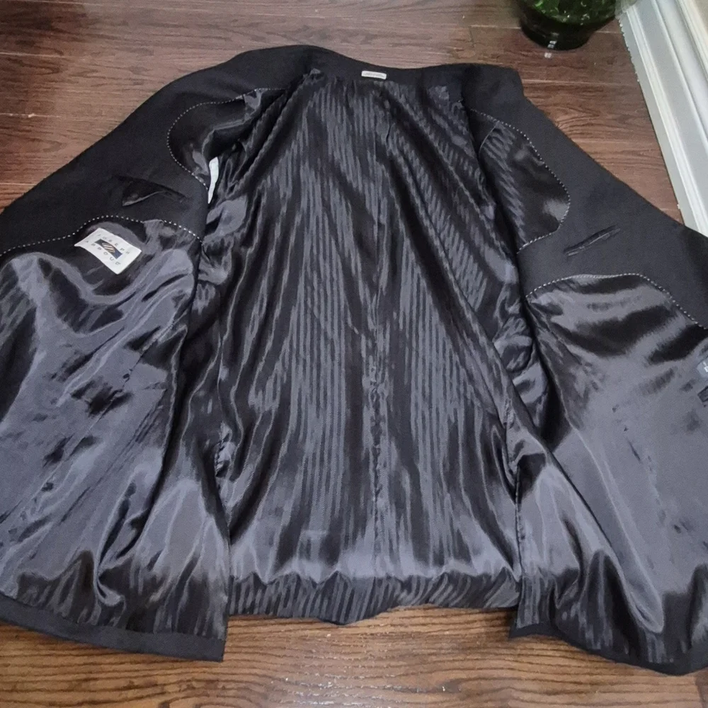 Joseph Abboud Men's Elegant Black Blazer - Picture 5 of 12